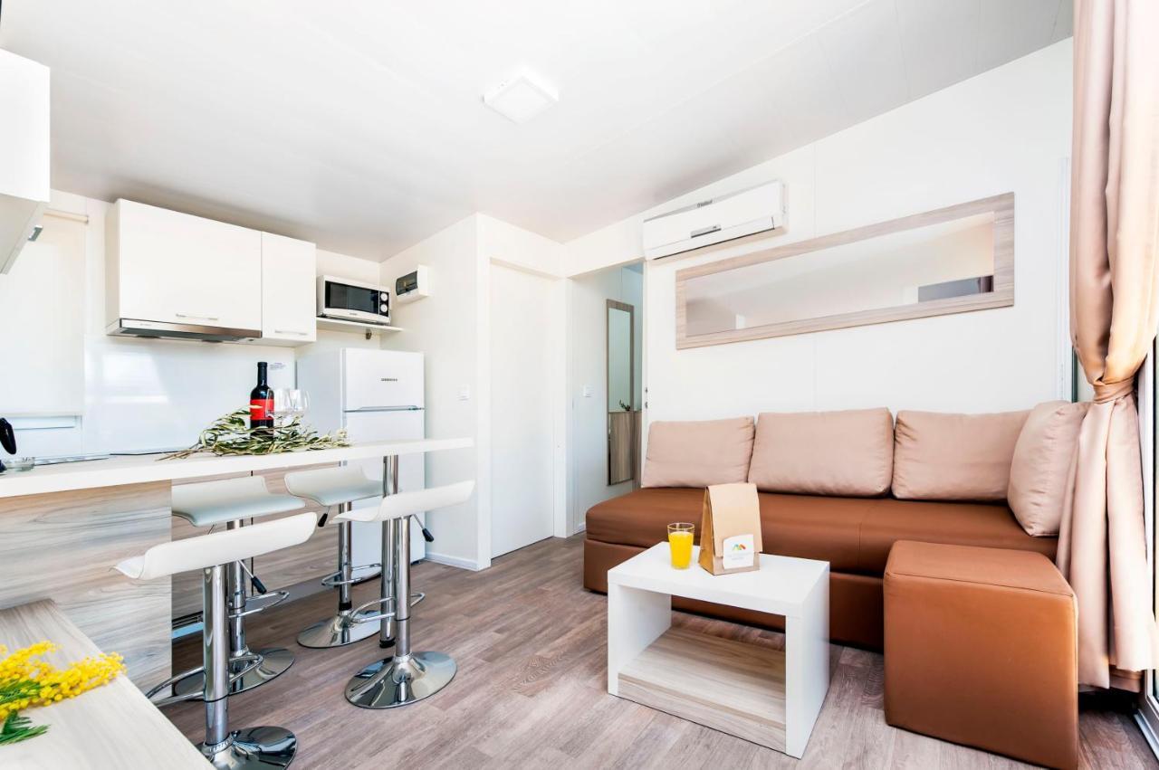 פורץ Eurocamp Mobile Homes At Fkk Naturist Campsite Ulika מראה חיצוני תמונה